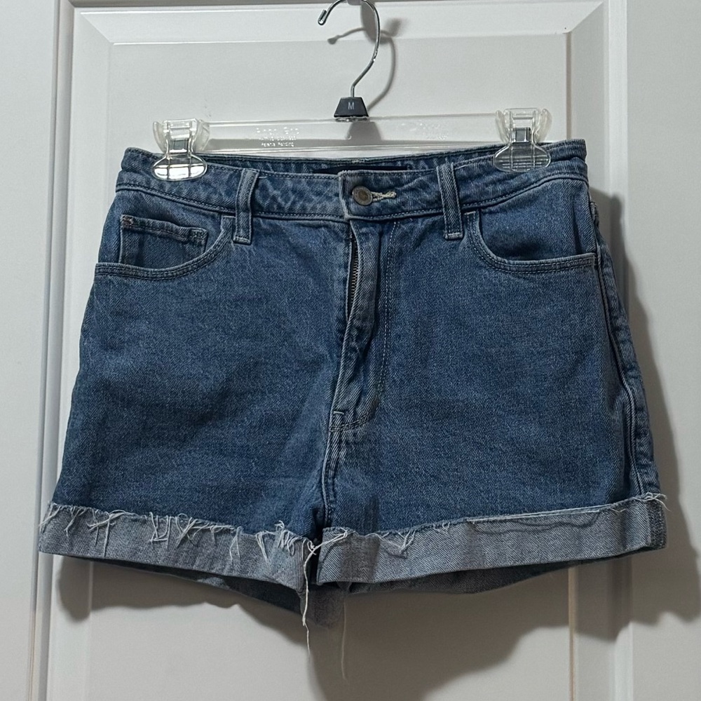 HOLLISTER ULTRA HIGH RISE MOM SHORT